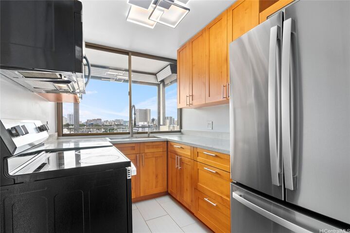 Property Photo:  1201 Wilder Avenue 602  HI 96822 