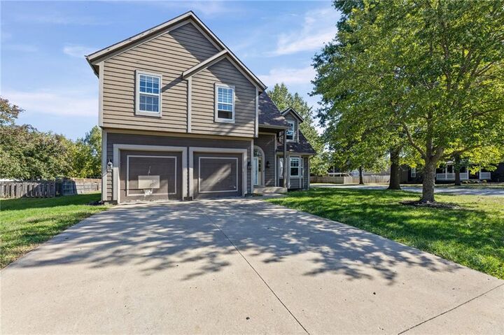 Property Photo: 18417 Elm Street KS 66030