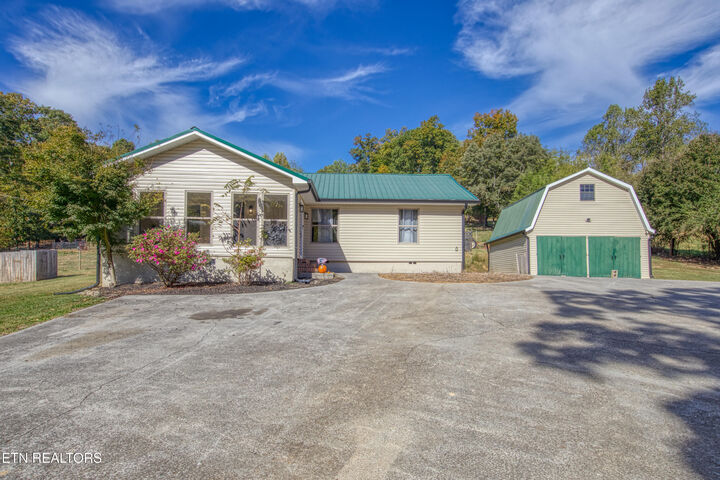 Property Photo:  612 County Road 110  TN 37303 