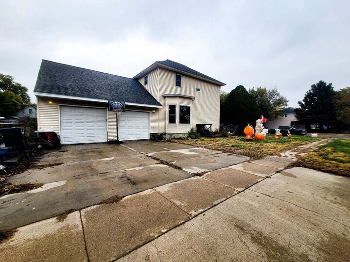 Property Photo:  803 W 2nd  NE 69101 