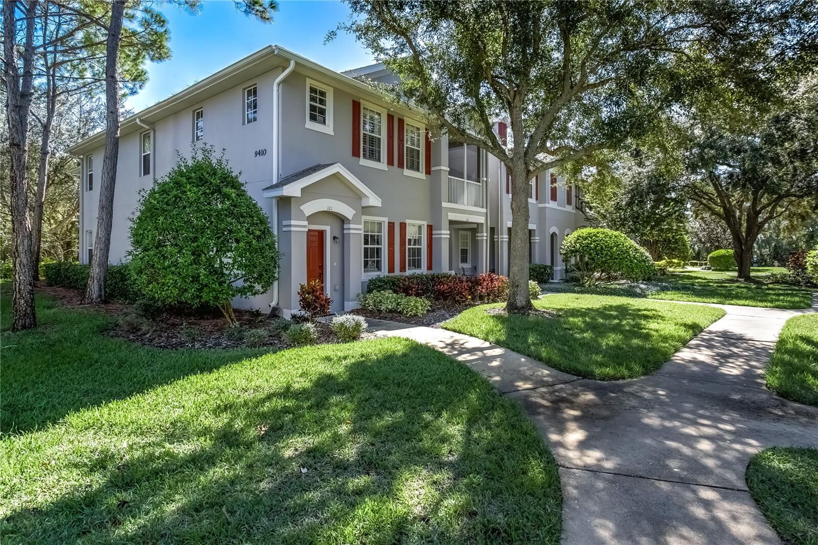 Property Photo: 9410 Georgian Park Lane 105 FL 33626