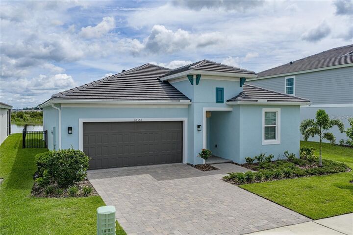 Property Photo: 10368 Fieldstone Myrtle Way FL 33576