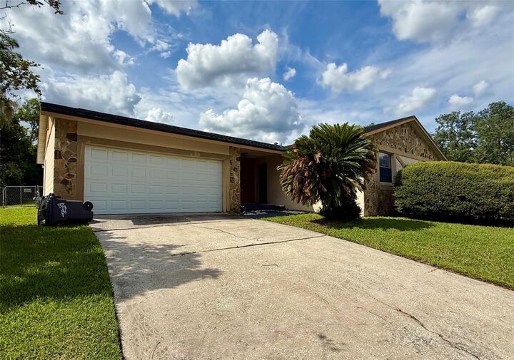 Property Photo:  914 Little Bend Road  FL 32714 