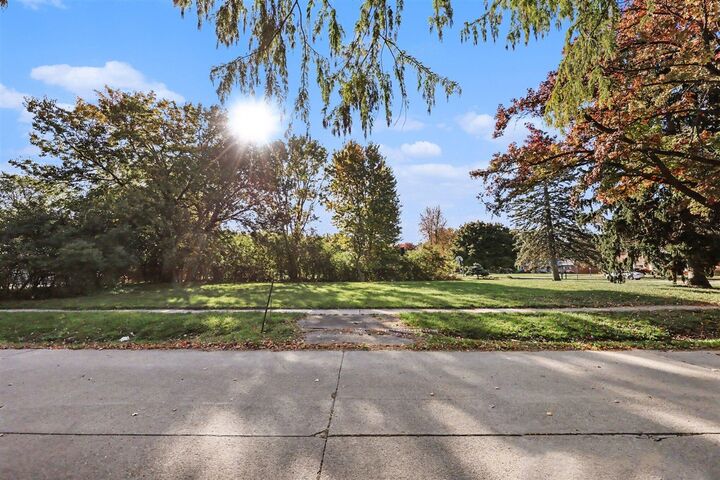 Property Photo:  26760 Lathrup Boulevard  MI 48076-4633 