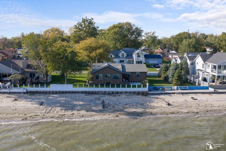 Property Photo:  13500 Venetian Drive  MI 48161 