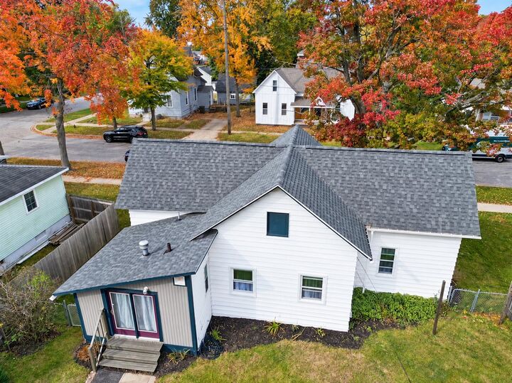 Property Photo:  1477 Montgomery Avenue  MI 49441-1762 