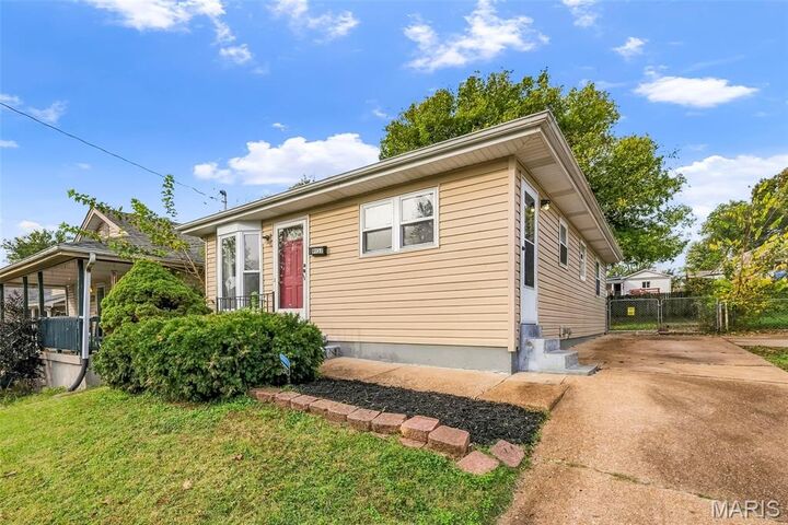 Property Photo: 9937 Brook Avenue MO 63125