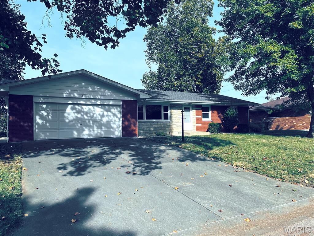 Property Photo: 11 Meckfessel Drive IL 62208