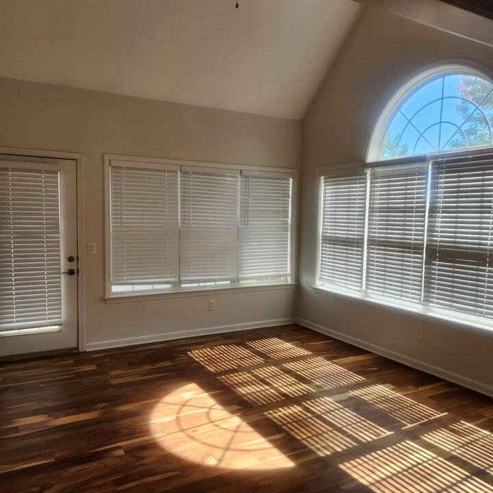 Property Photo: 1497 Castle Pines Dr 18 TN 38017