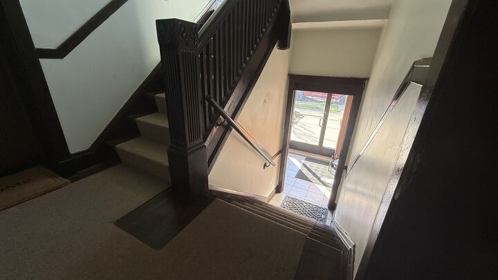 Property Photo: 2106 W Wilson Avenue 1 IL 60625