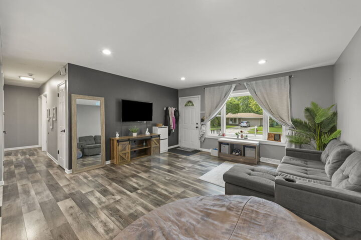 Property Photo:  203 Lilac Lane  IL 60542 