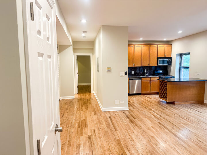Property Photo: 6324 S Kimbark Avenue 300 IL 60637