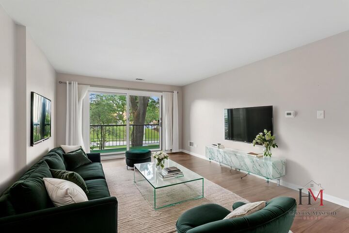 Property Photo: 7510 Farmingdale Drive 210 IL 60561