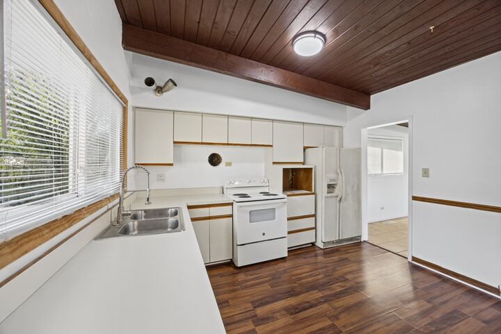 Property Photo:  1142 Parkview Avenue  IL 60411 