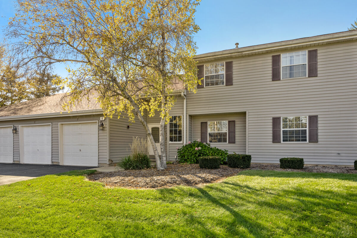 Property Photo: 8 Gant Circle A IL 60107