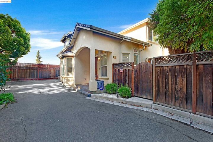 Property Photo: 35 Amherst Ct CA 94025