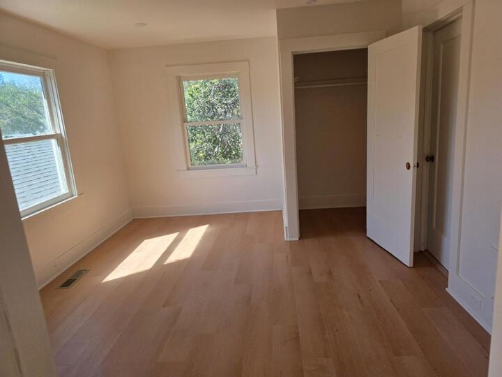 Property Photo:  