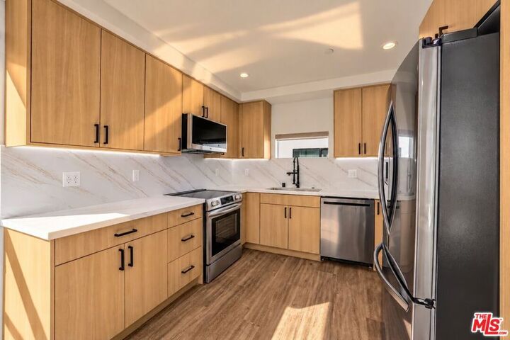Property Photo: 1963 N Beachwood Drive CA 90068