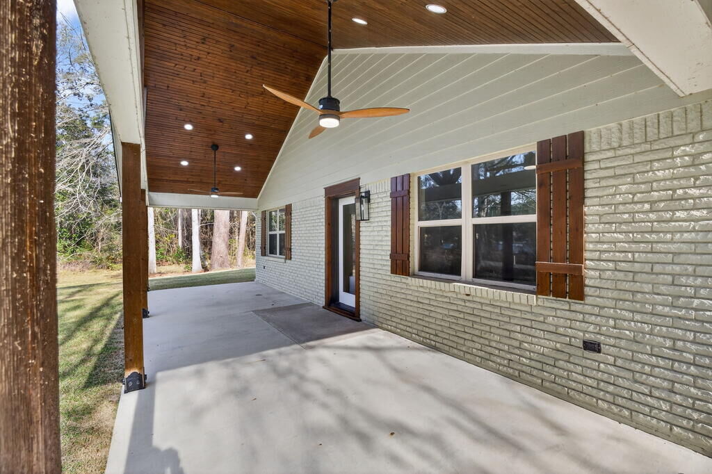 Property Photo:  525 Charmaine Drive East  TX 75979 