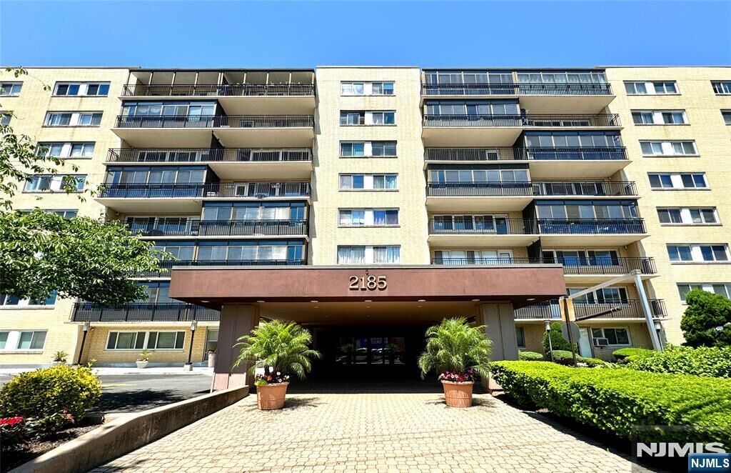Property Photo:  2185 Lemoine Avenue 6J  NJ 07024 