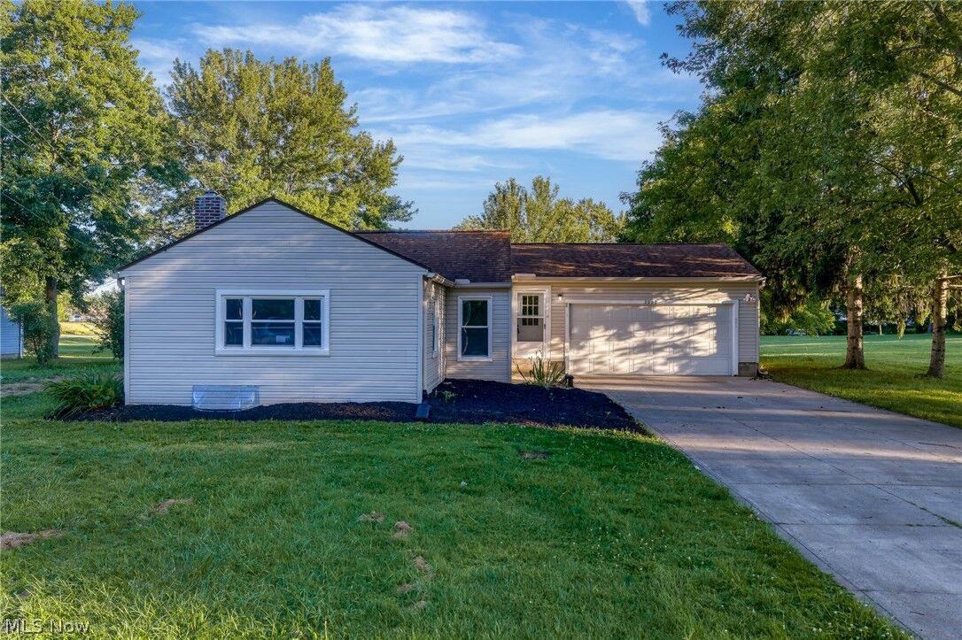 Property Photo: 2000 Stake Drive OH 44232