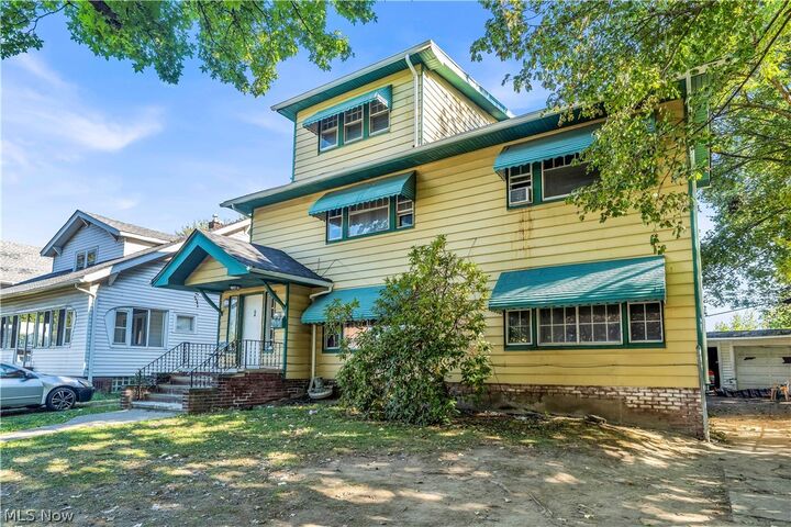 Property Photo: 10518 Parkhurst Drive Up/3 OH 44111