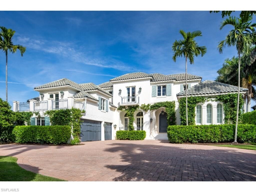 Property Photo:  997 Spyglass Ln  FL 34102 
