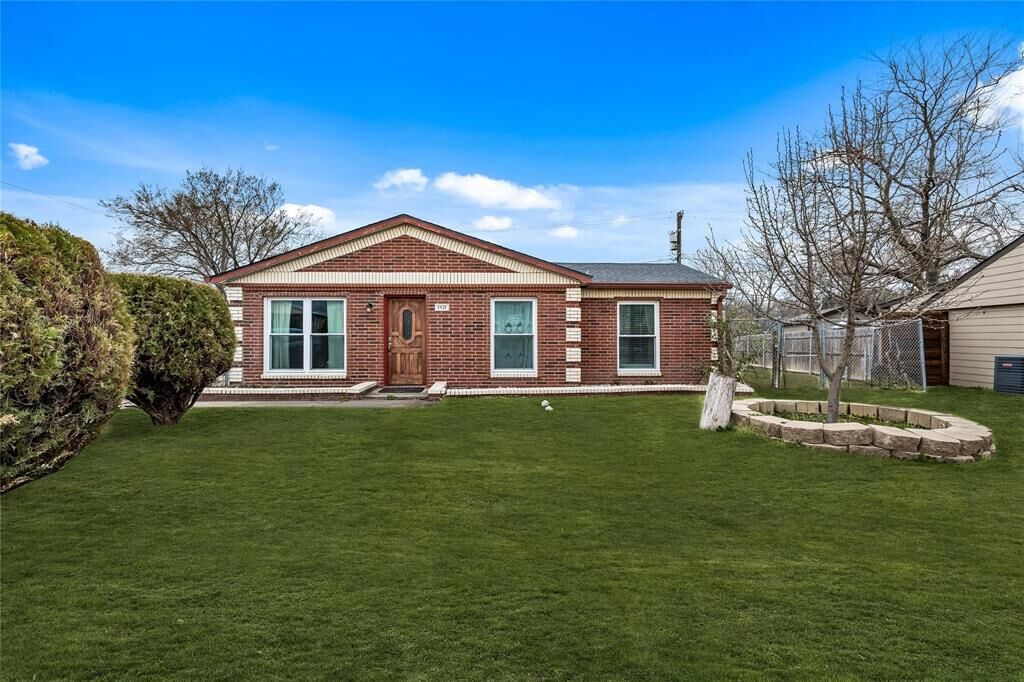 Property Photo: 1921 Danbury Drive TX 75040