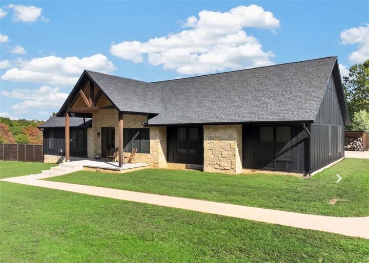 Property Photo: 13056 Riders Lane AR 72736
