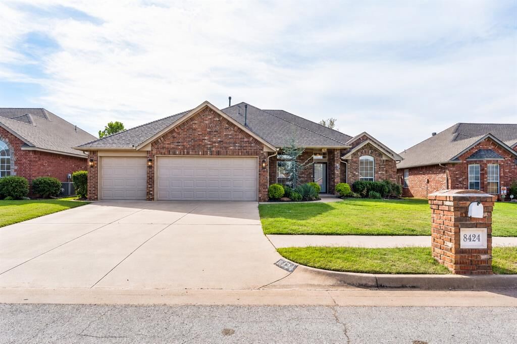 Property Photo: 8424 NW 106th Street OK 73162