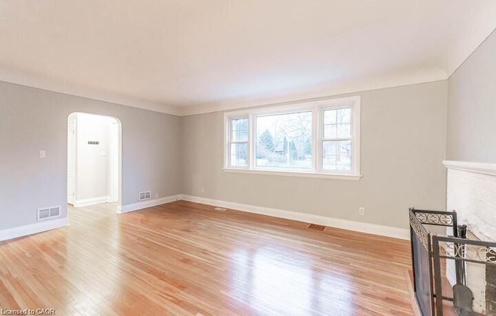 Property Photo:  88 Wilson Street E  ON L9G 2B5 
