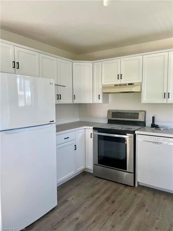 Property Photo:  43 Beckett Boulevard  ON N4G 5N2 
