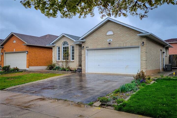 Property Photo:  1654 Upper Wellington Street Lower Level  ON L9B 2C2 