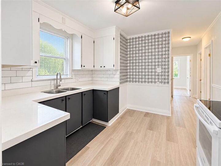 Property Photo:  82 Wilson Street E  ON L9G 2B5 