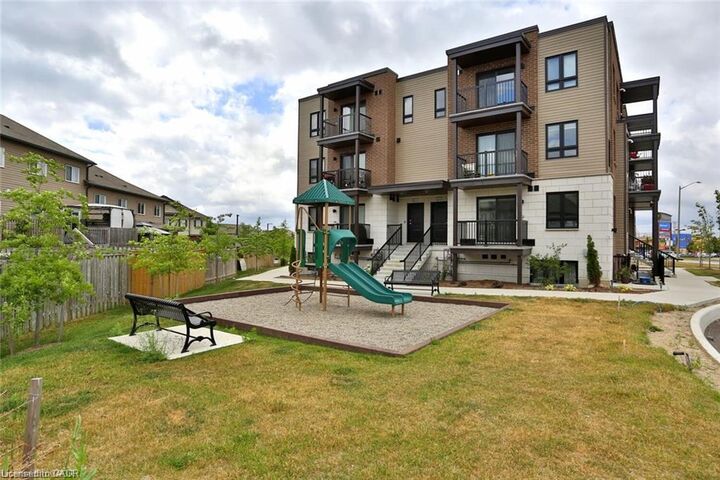 Property Photo:  1331 Countrystone Drive B5  ON N2N 3R9 