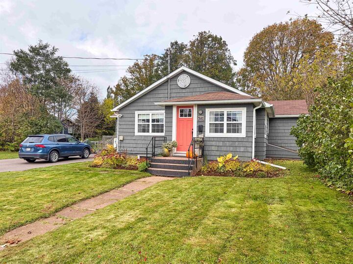 Property Photo: 381 Chestnut Avenue PE C1N 2E8