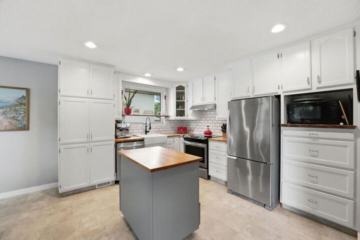 Property Photo: 12 Malcolm Crescent AB T4N 0J8