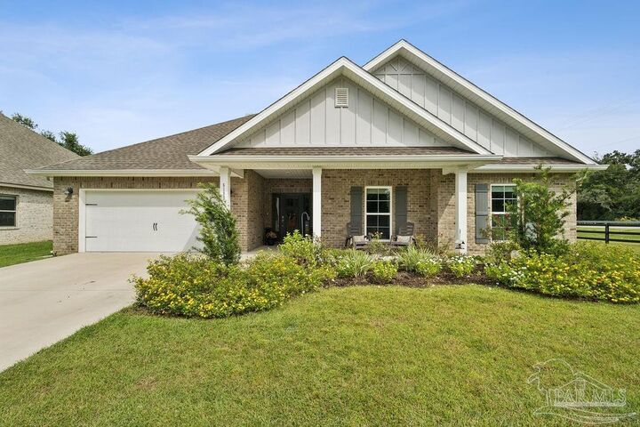 Property Photo: 6199 Cherry Hill Cir FL 32571