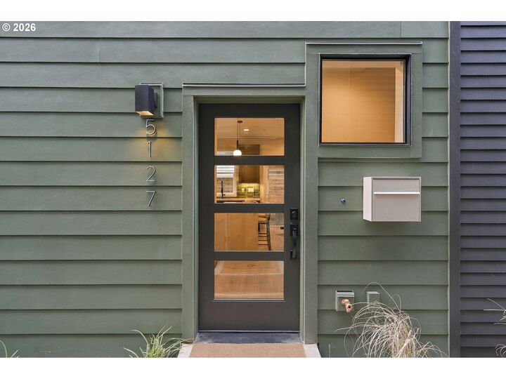 Property Photo: 5127 SE Ankeny St OR 97215