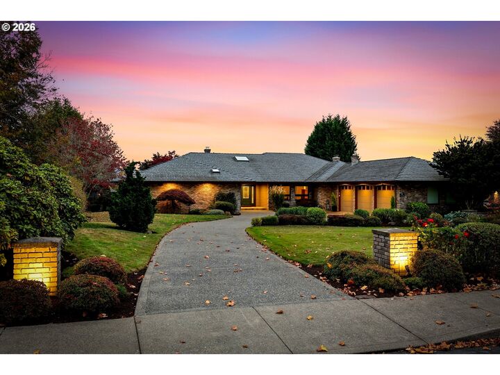 Property Photo:  750 SE Arrow Creek Ln  OR 97080 