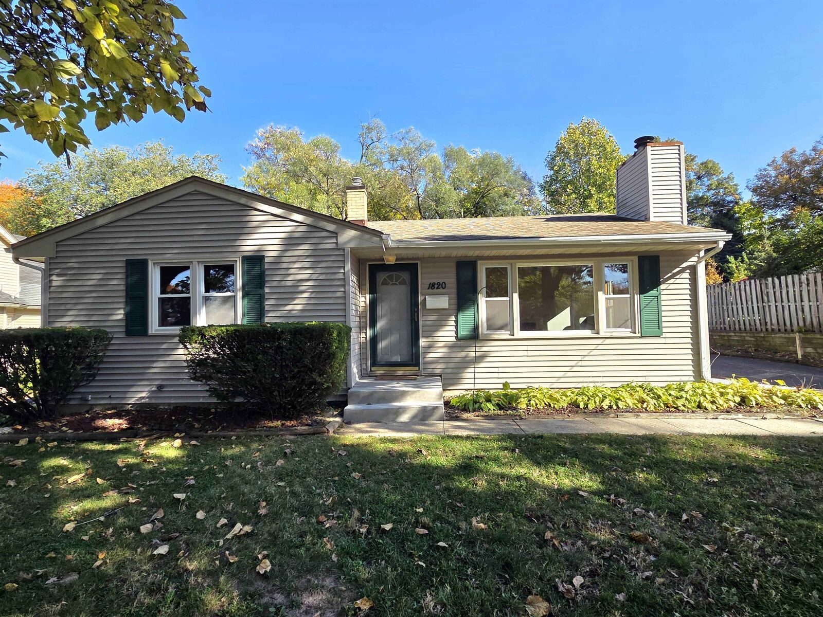 Property Photo:  1820 Eastmoreland Avenue  IL 61108 