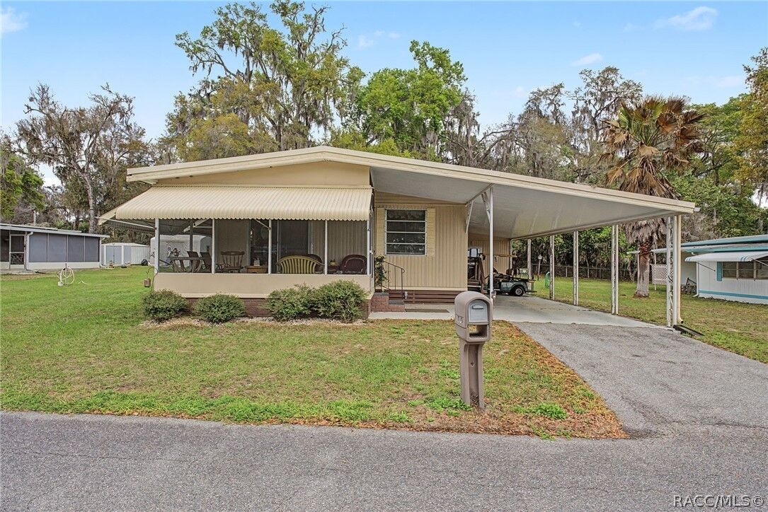 Property Photo:  8245 E Lulas Lane  FL 34436 