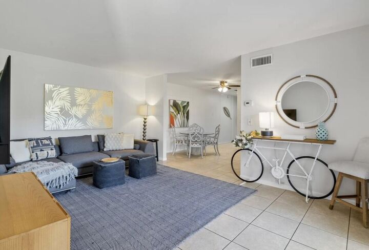 Property Photo:  333 SE Martin Avenue 1-I  FL 34996 