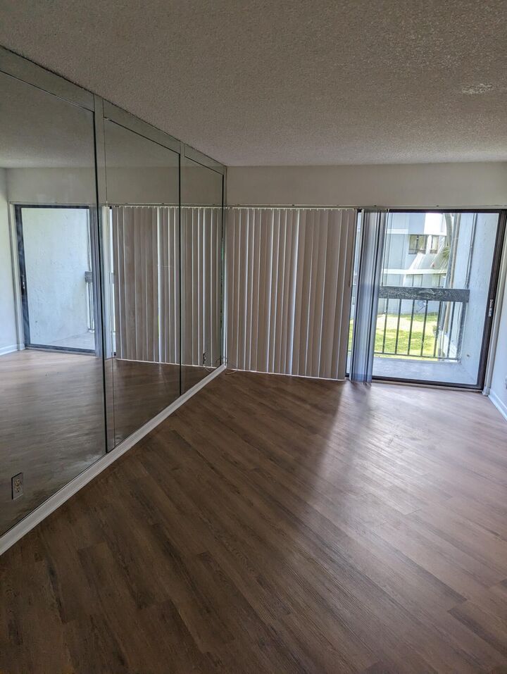 Property Photo: 1880 N Congress Avenue 202 FL 33401