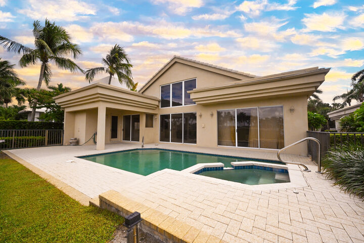 Property Photo: 17345 Loch Lomond Way FL 33496