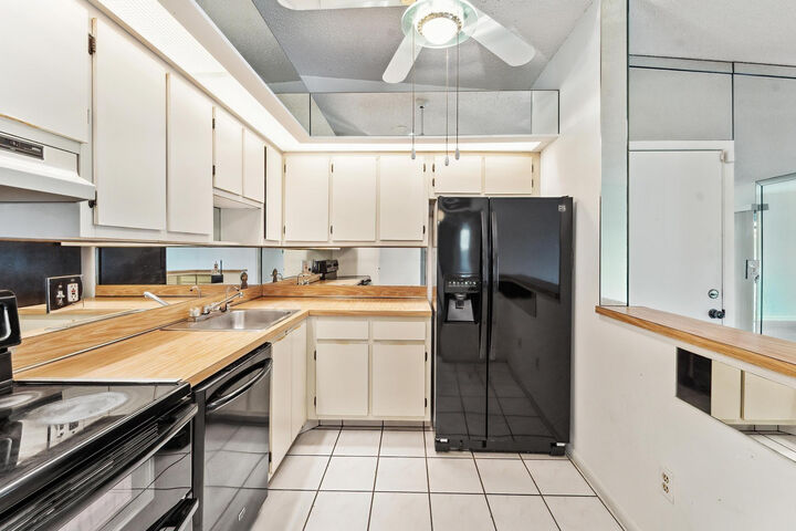 Property Photo:  10411 E Clairmont Circle 211  FL 33321 