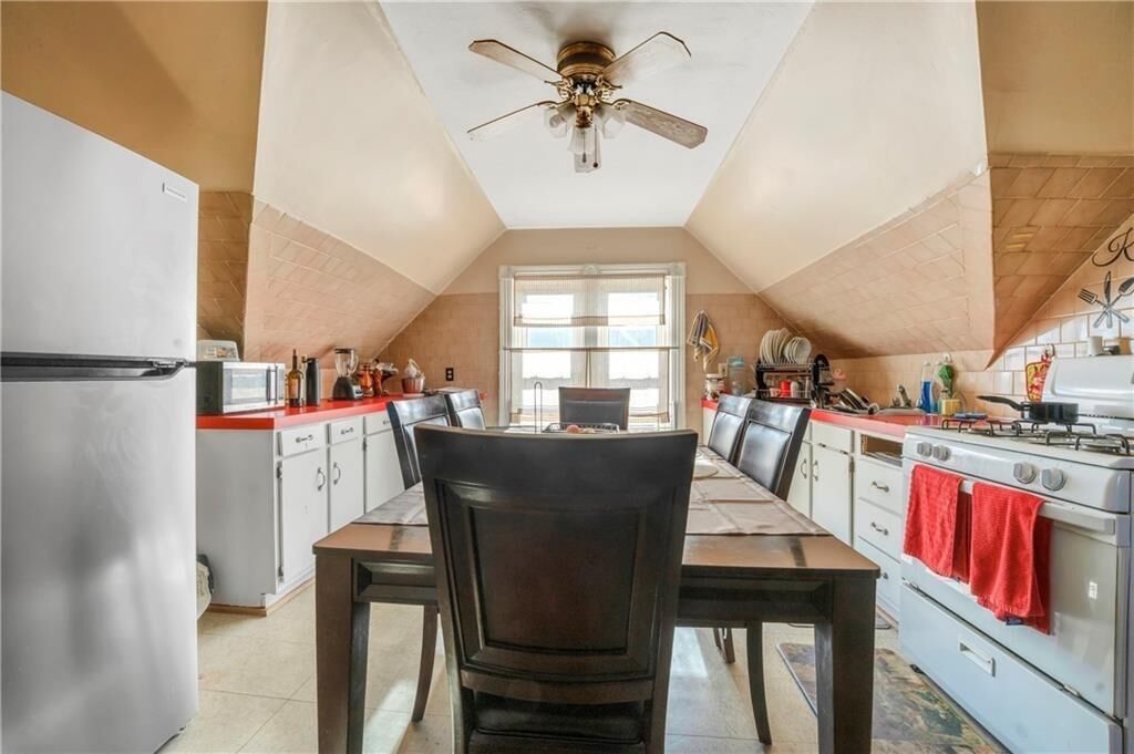 Property Photo:  276 Lonsdale Avenue 4  RI 02860 