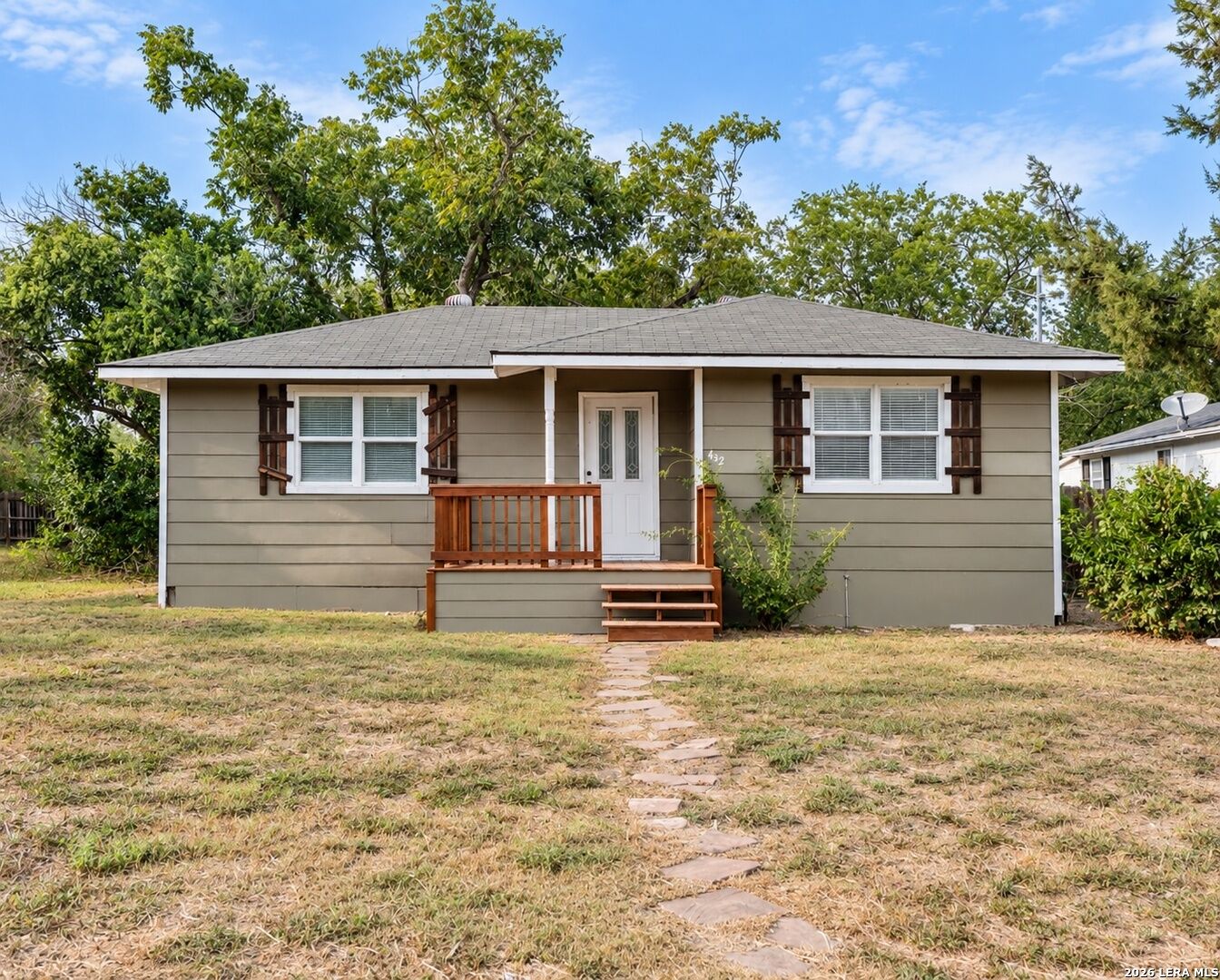 Property Photo: 433 W Wright Blvd TX 78148