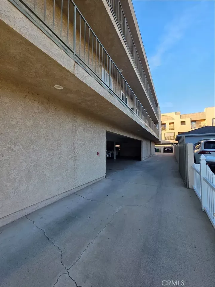 Property Photo:  537 E Palmer Avenue 6  CA 91205 