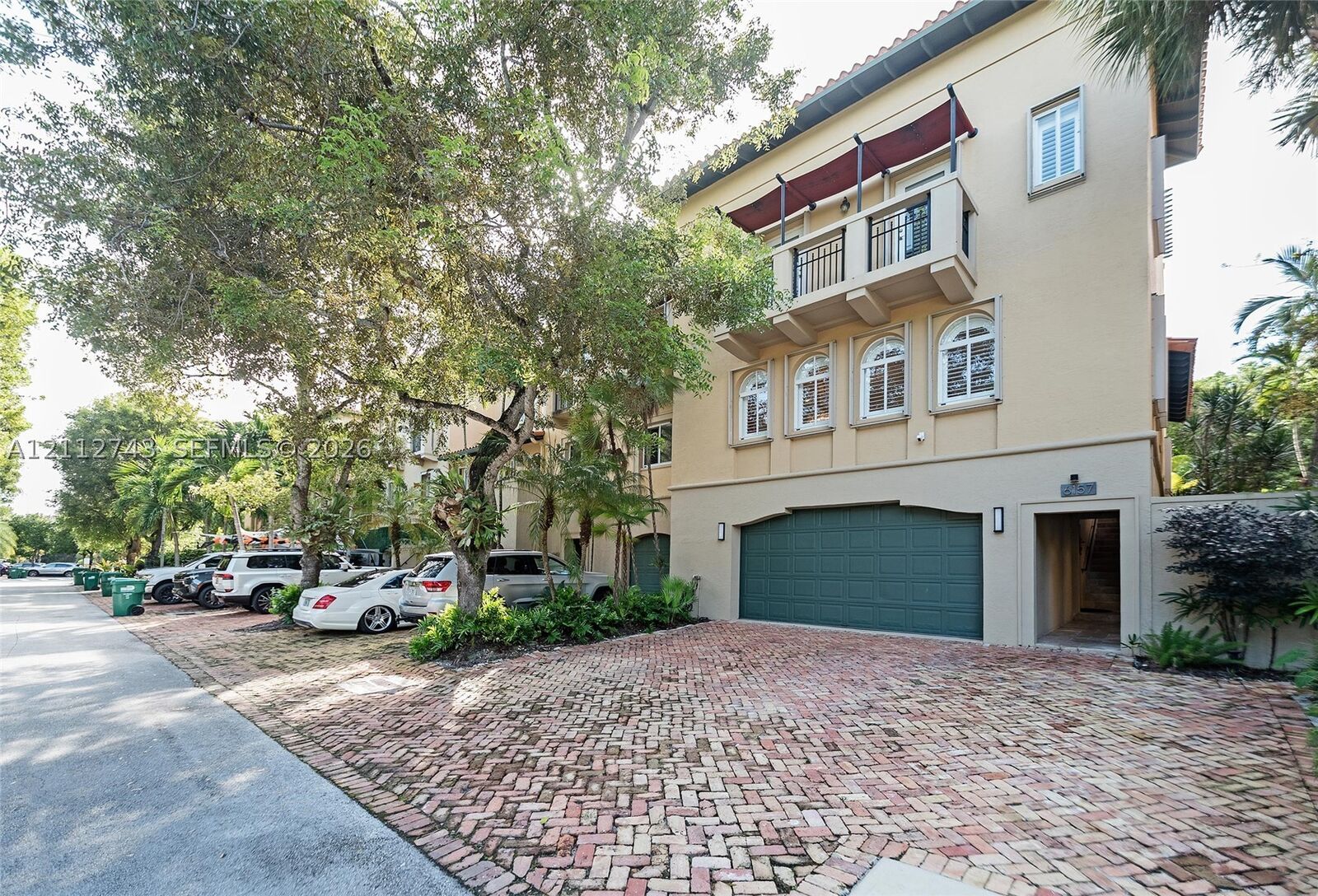 Property Photo: 6157 Paradise Point Dr FL 33157